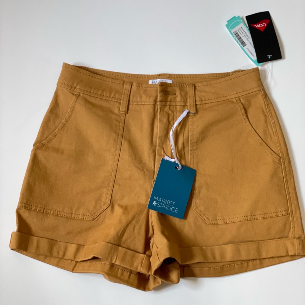 High waisted shorts in gold